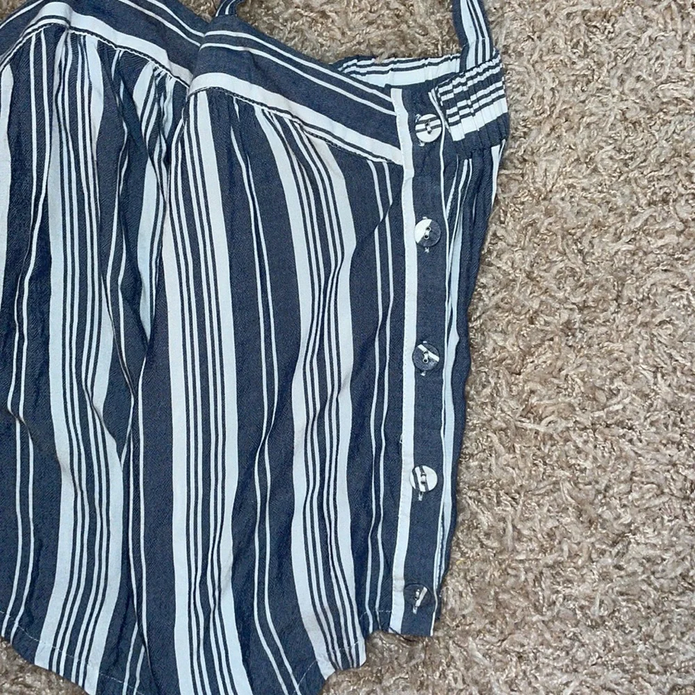 Small Universal Thread Tank Top - Picture 4 of 5